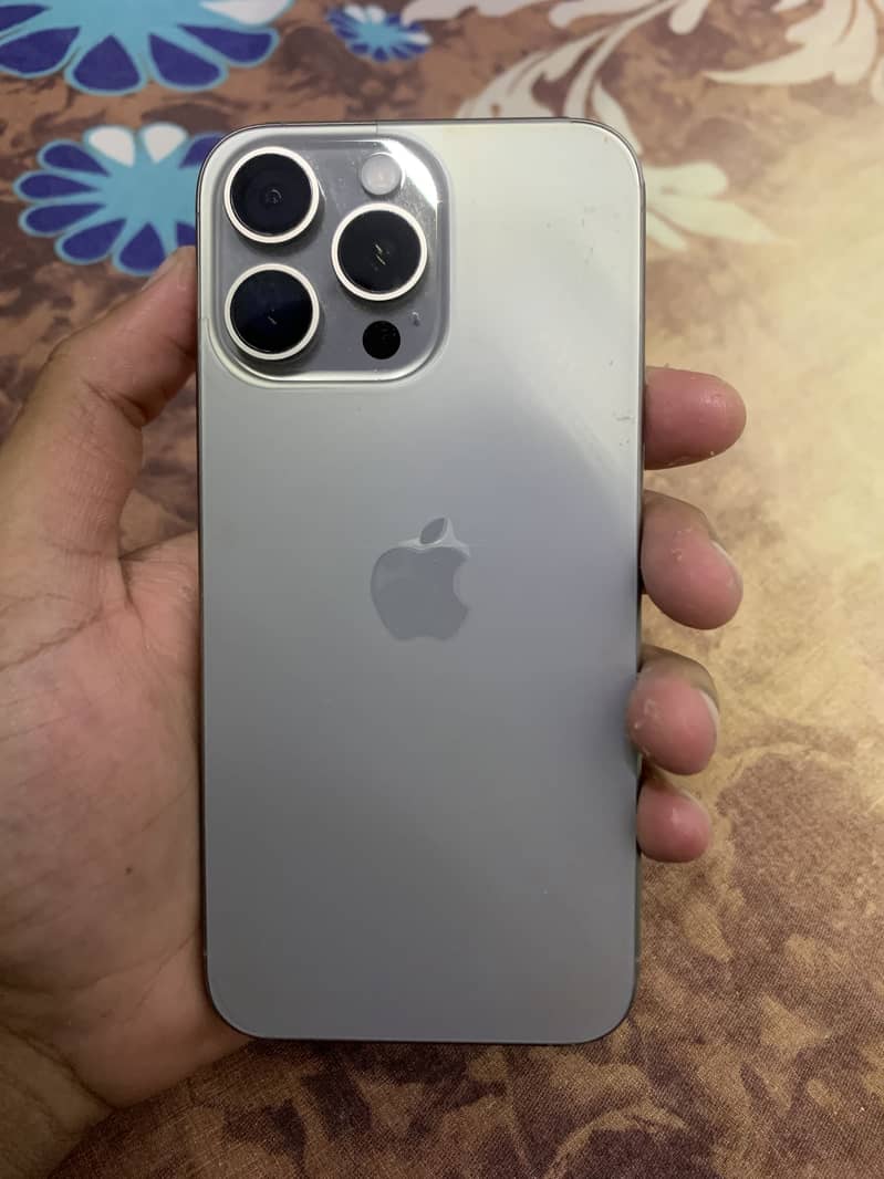 Apple iPhone 15 Pro Max 1