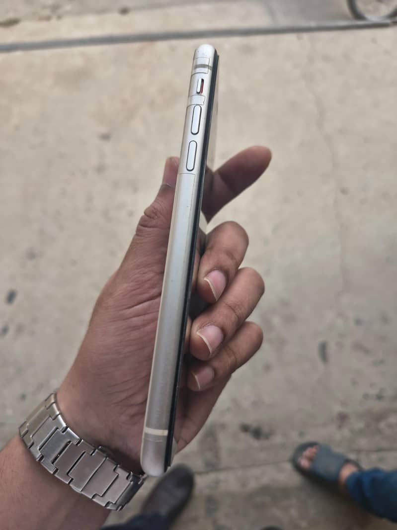Apple iPhone 11 2