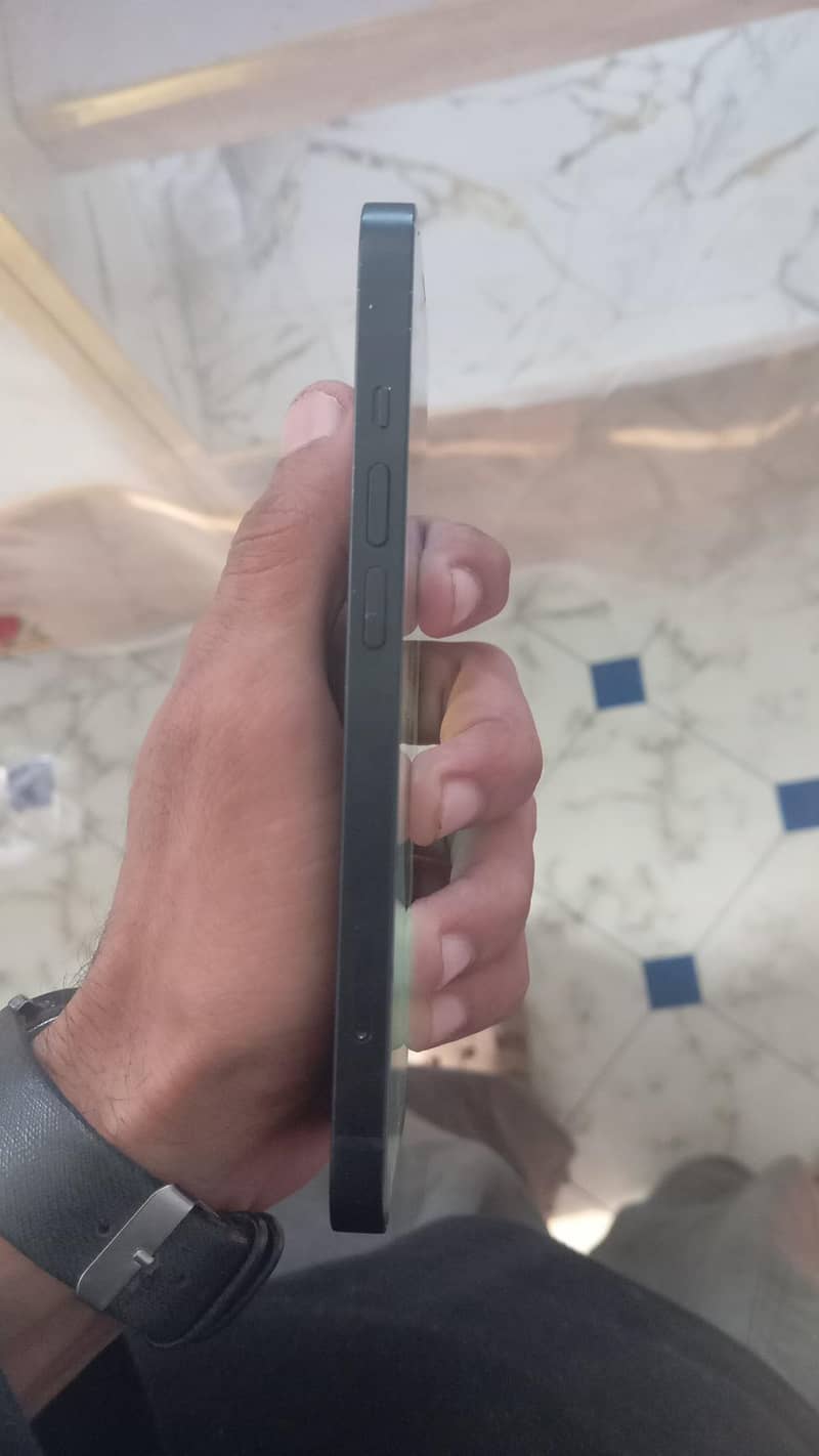 Apple iPhone 13 1