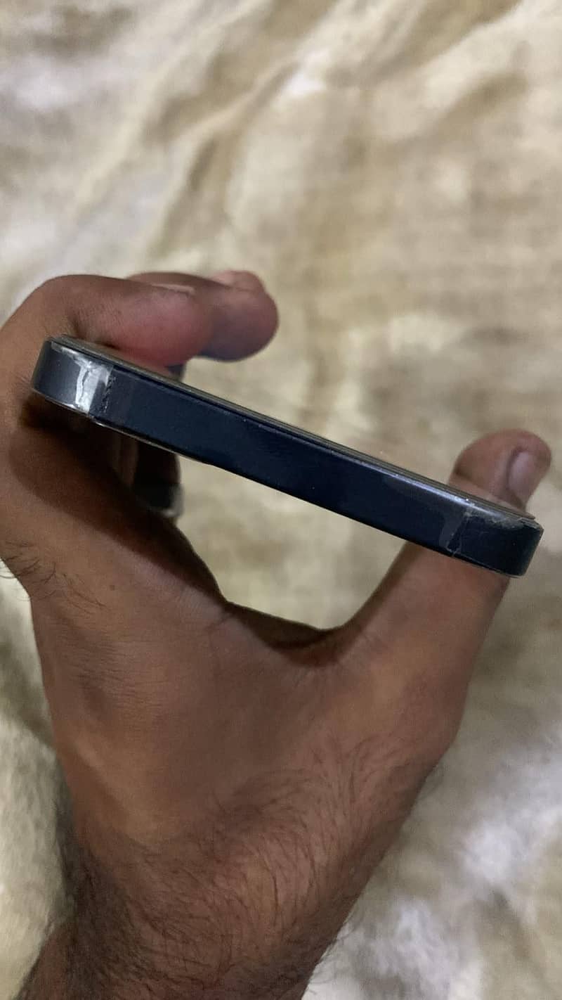 Apple iPhone 12 4