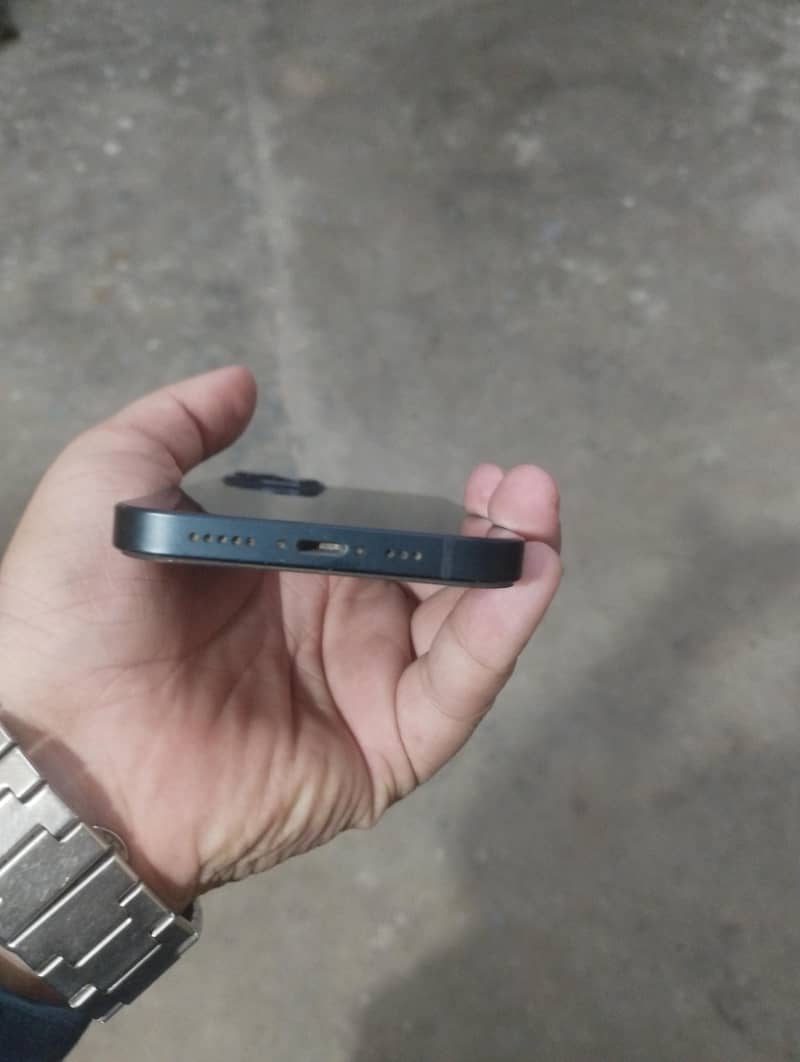 Apple iPhone 13 2