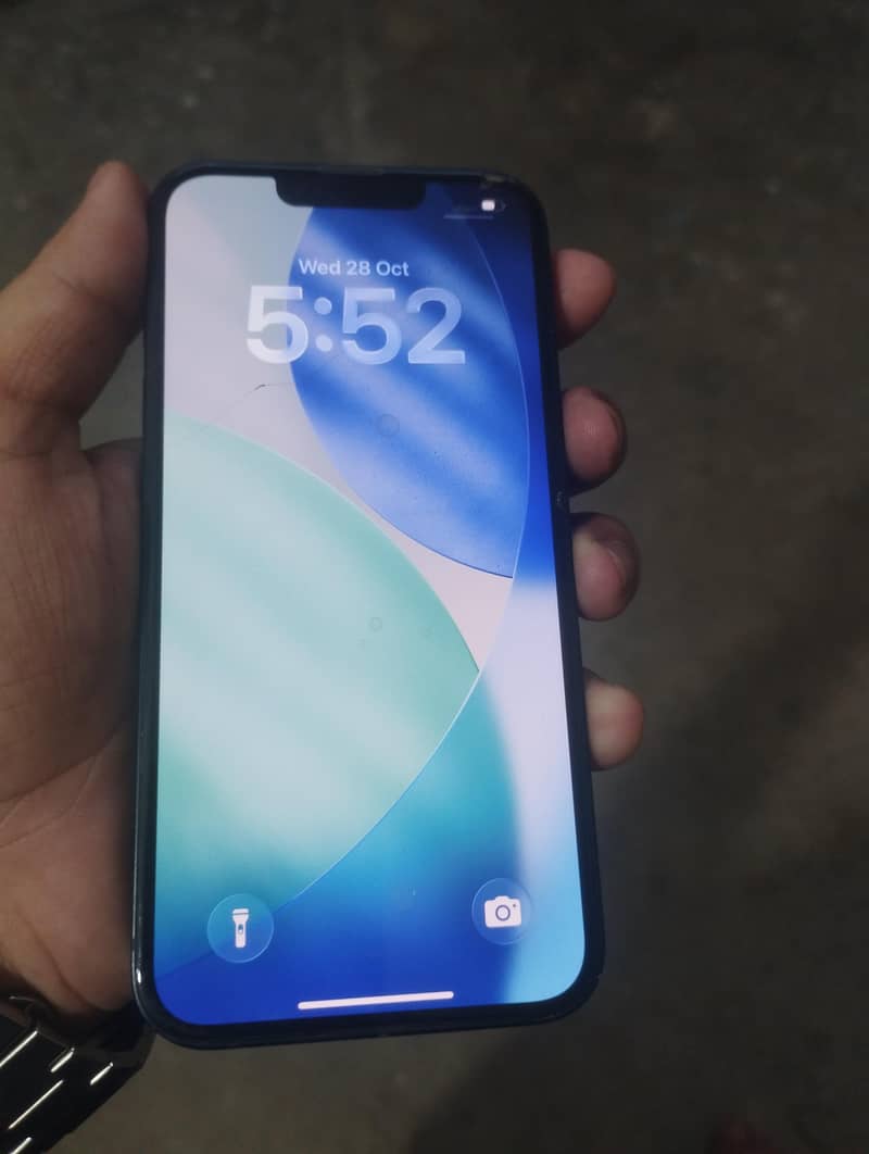 Apple iPhone 13 4