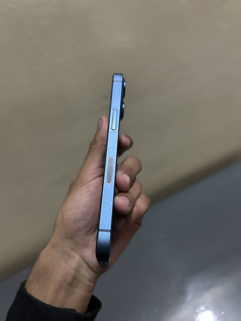 Apple iPhone 13 1