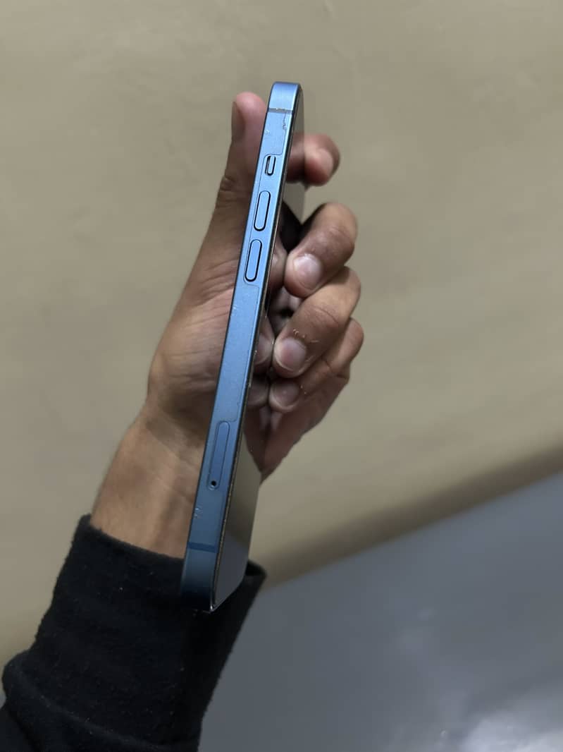 Apple iPhone 13 3