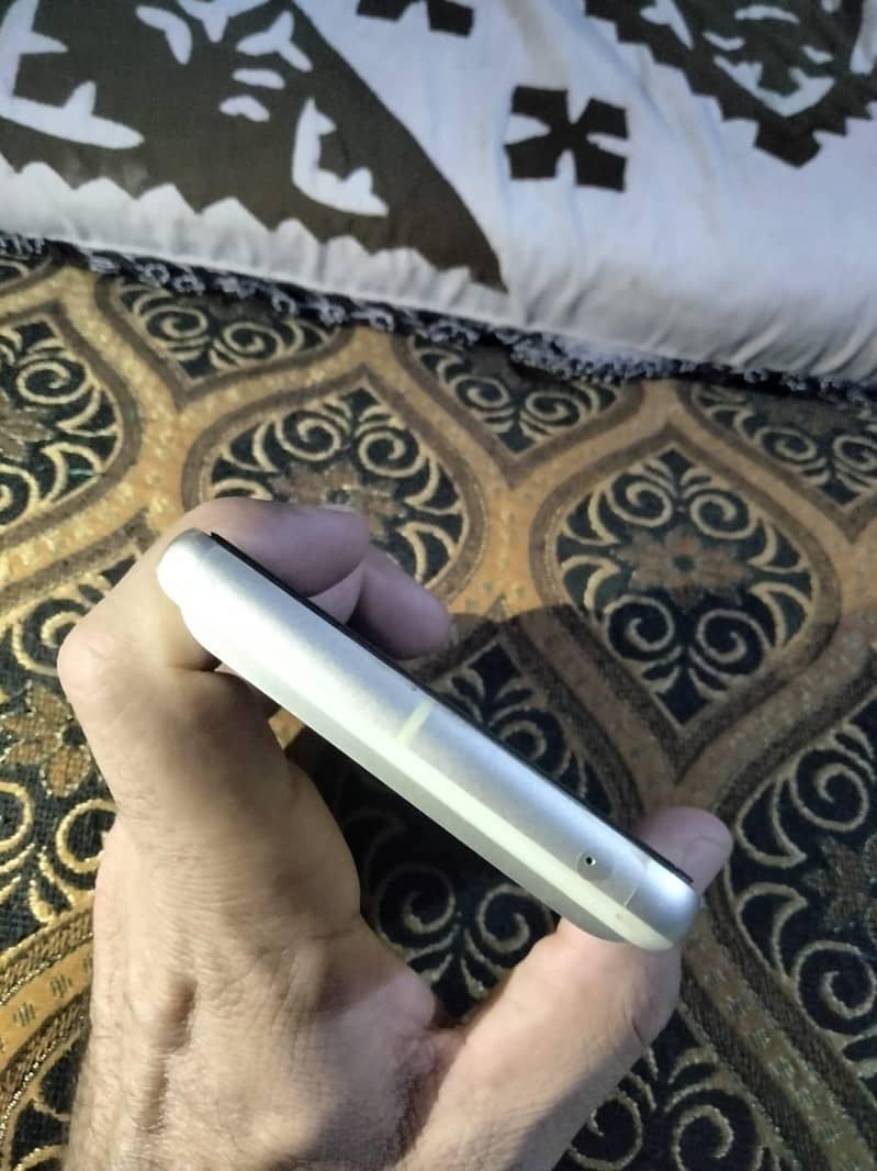 Google Pixel 7 4