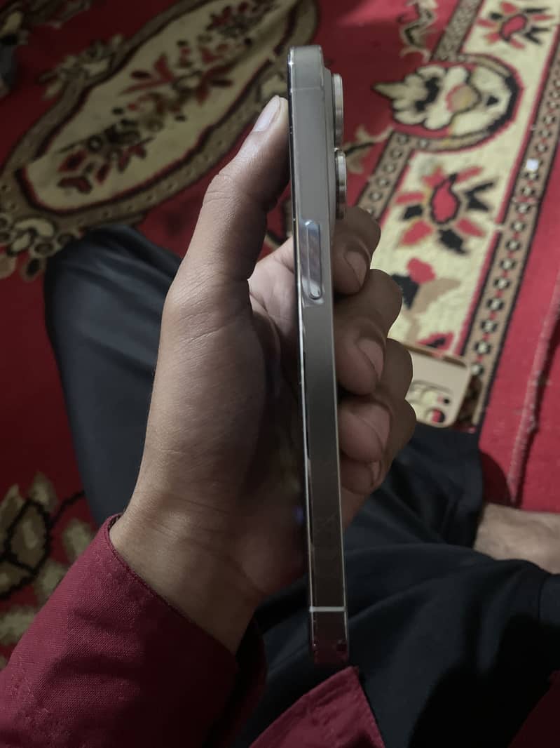 Apple iPhone 14 Pro 2
