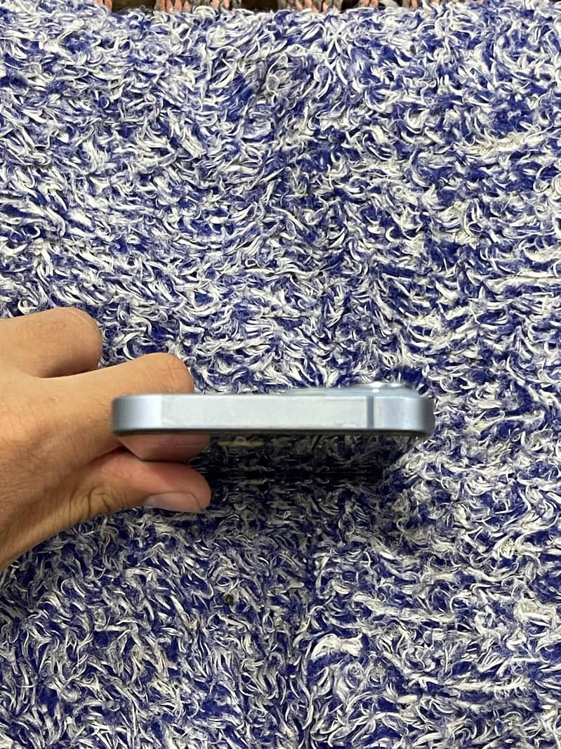 Apple iPhone 14 3