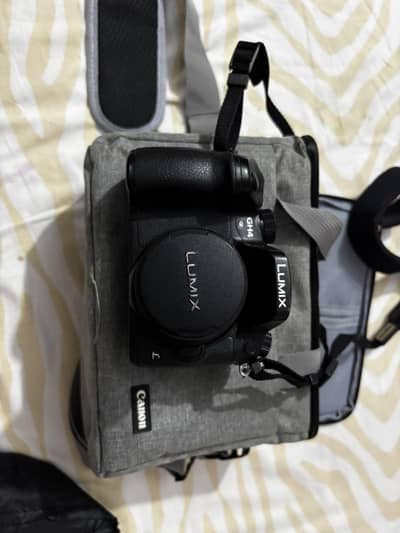 Panasonic lumix GH4 DMC-GH4 camera in excellent condition