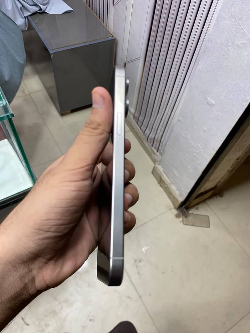 Apple iPhone 15 Pro Max 3