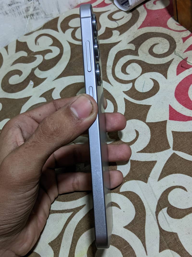 Samsung Mobile S25 Plus 6