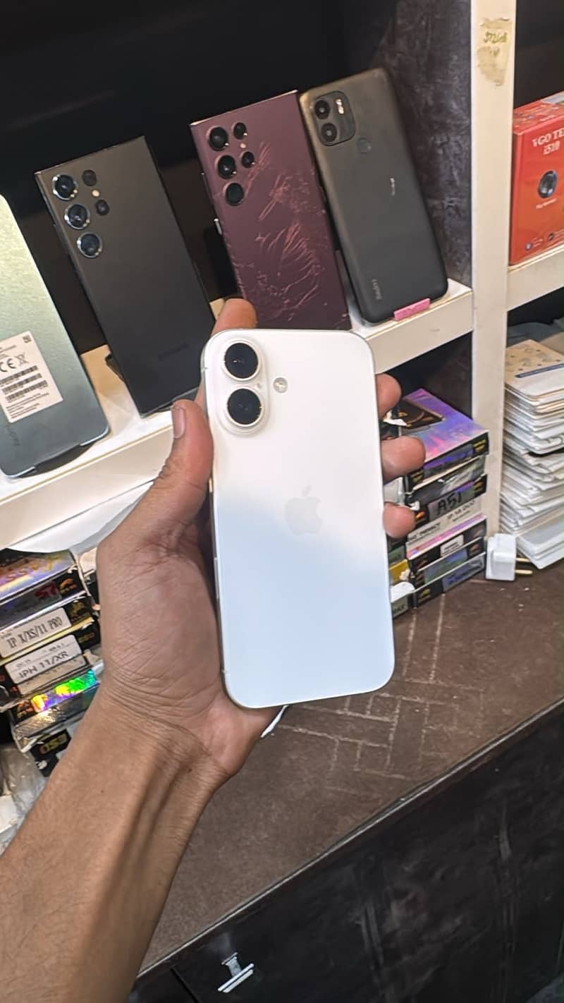 Apple iPhone 16 0