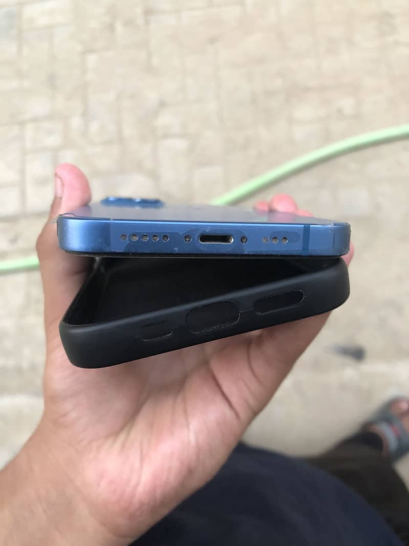 Apple iPhone 13 4