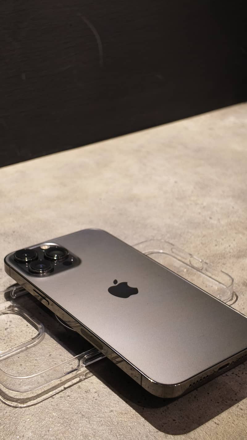 Apple iPhone 13 Pro Max 4