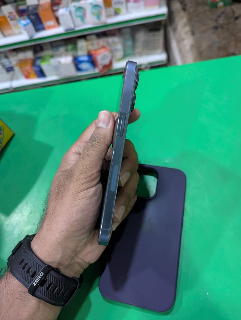 Apple iPhone 13 Pro 2