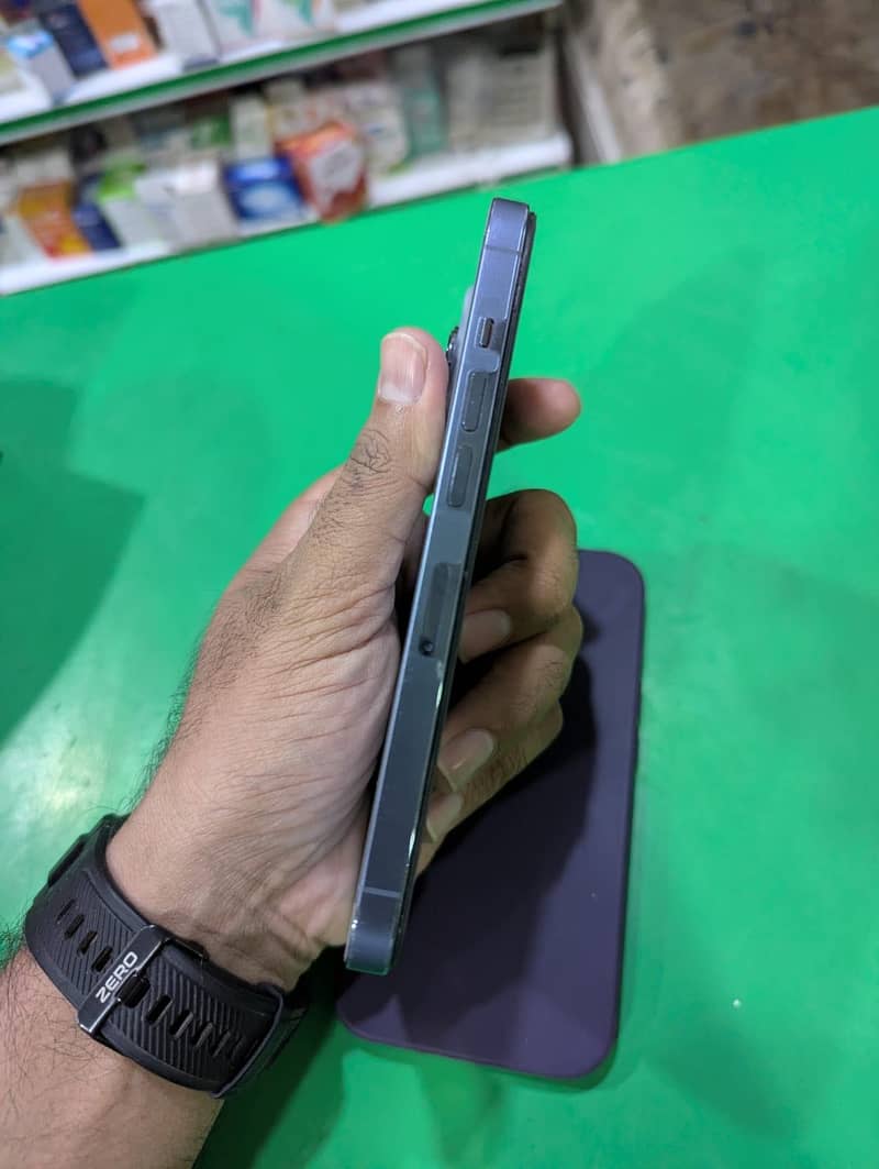 Apple iPhone 13 Pro 3