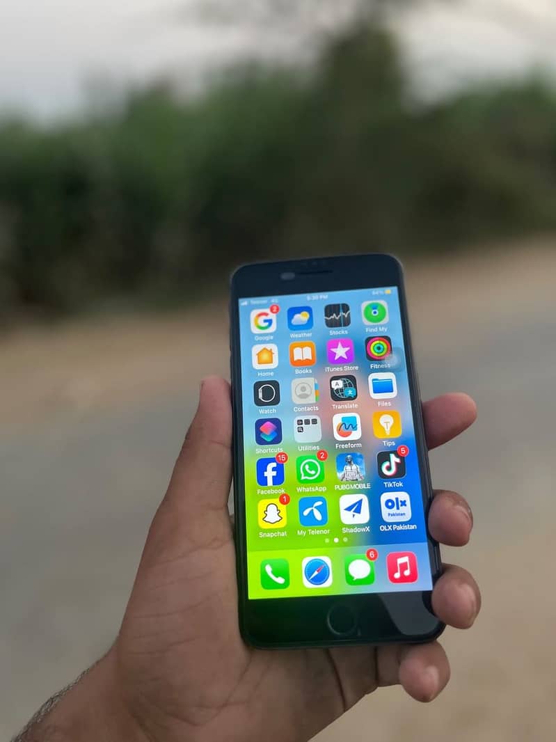 Apple iPhone 8 Plus 0