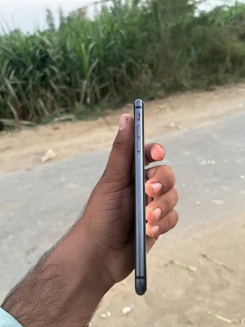 Apple iPhone 8 Plus 3