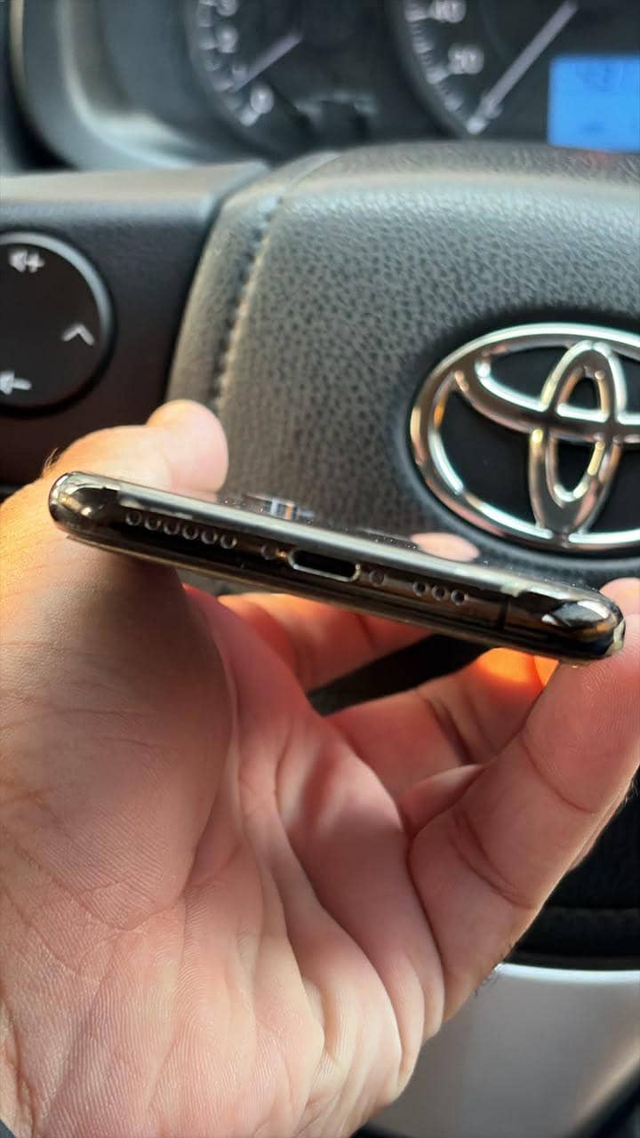 Apple iPhone XS 3