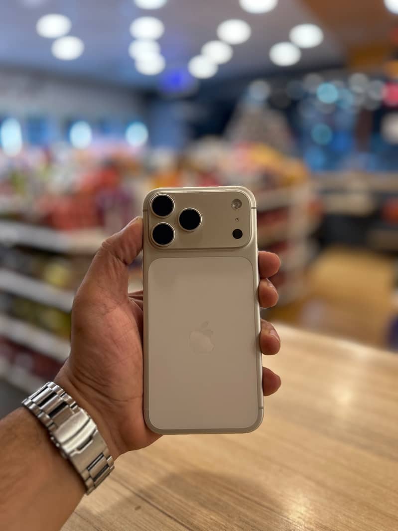 Apple iPhone 17 Pro Max 0