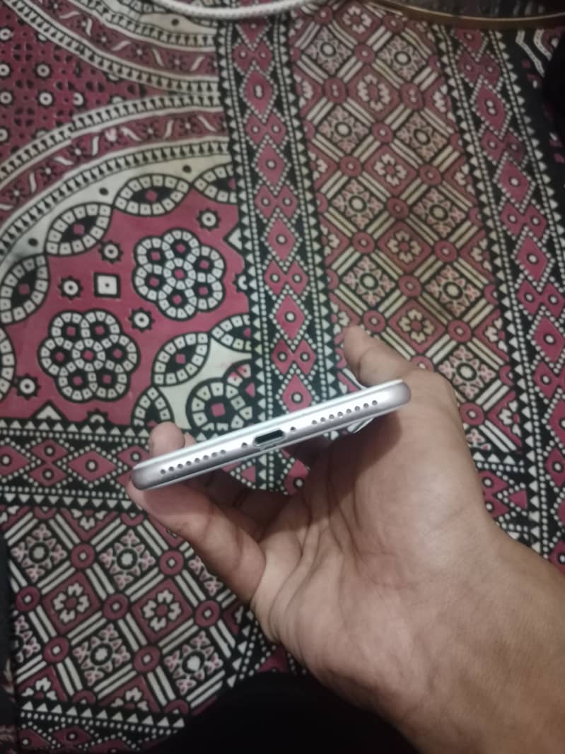 Apple iPhone 7 Plus 6