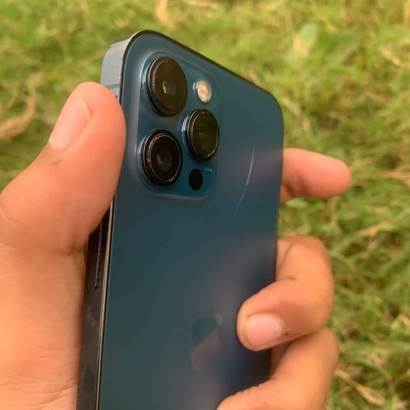 Apple iPhone 12 Pro Max 4