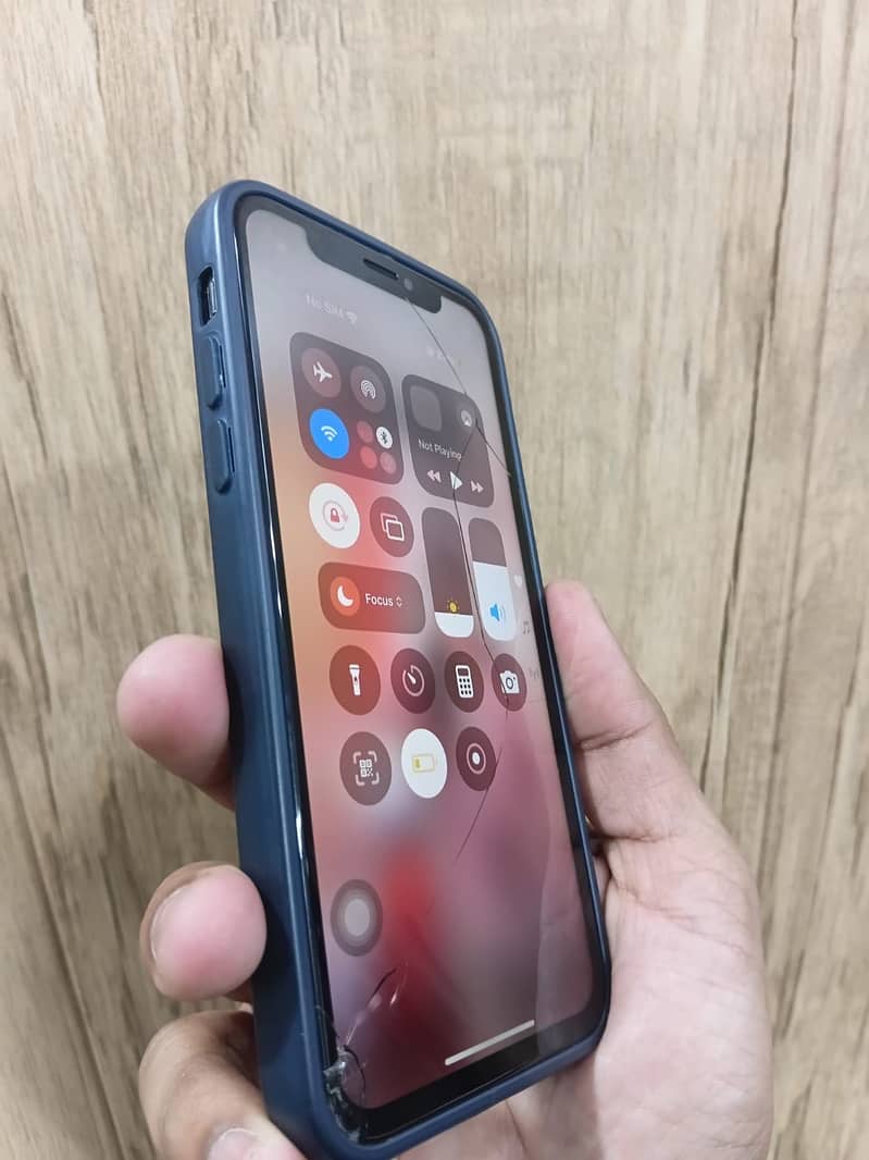 Apple iPhone XS 4