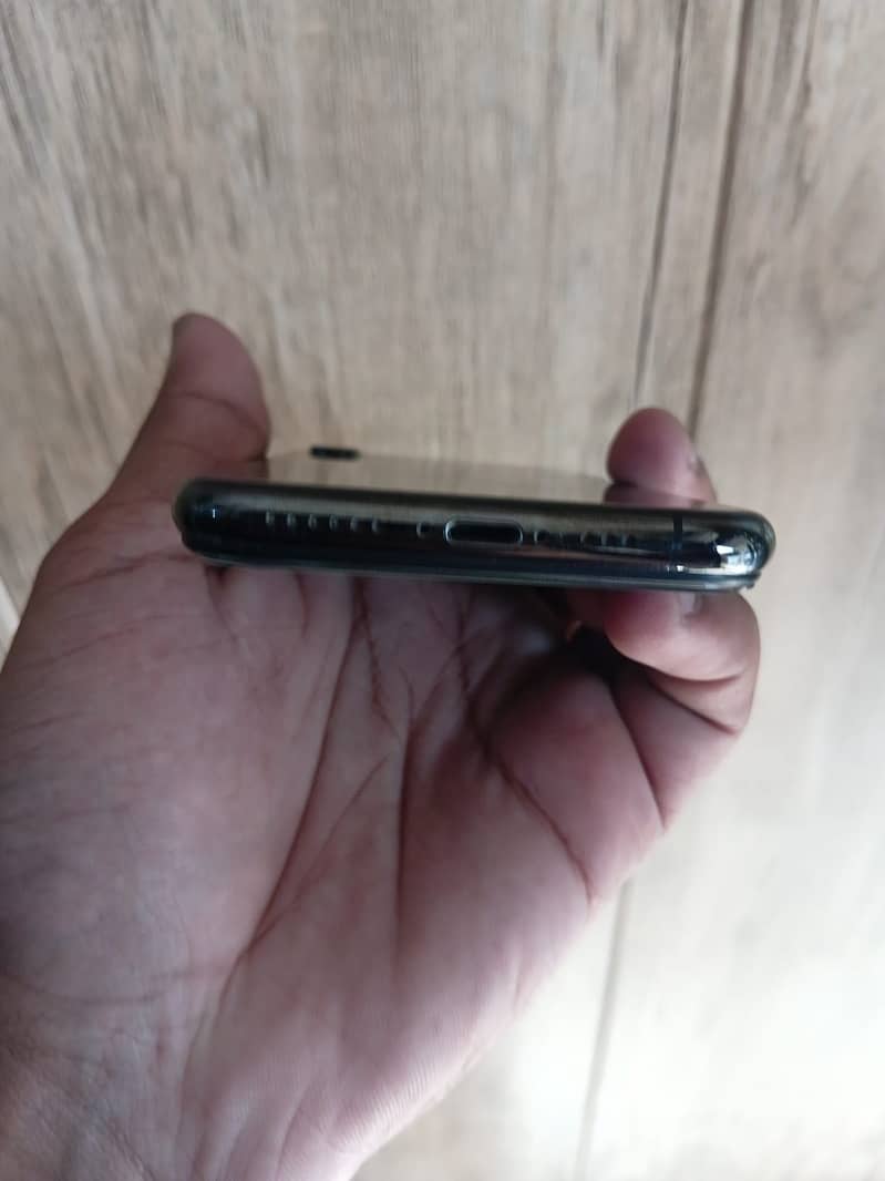 Apple iPhone XS 7