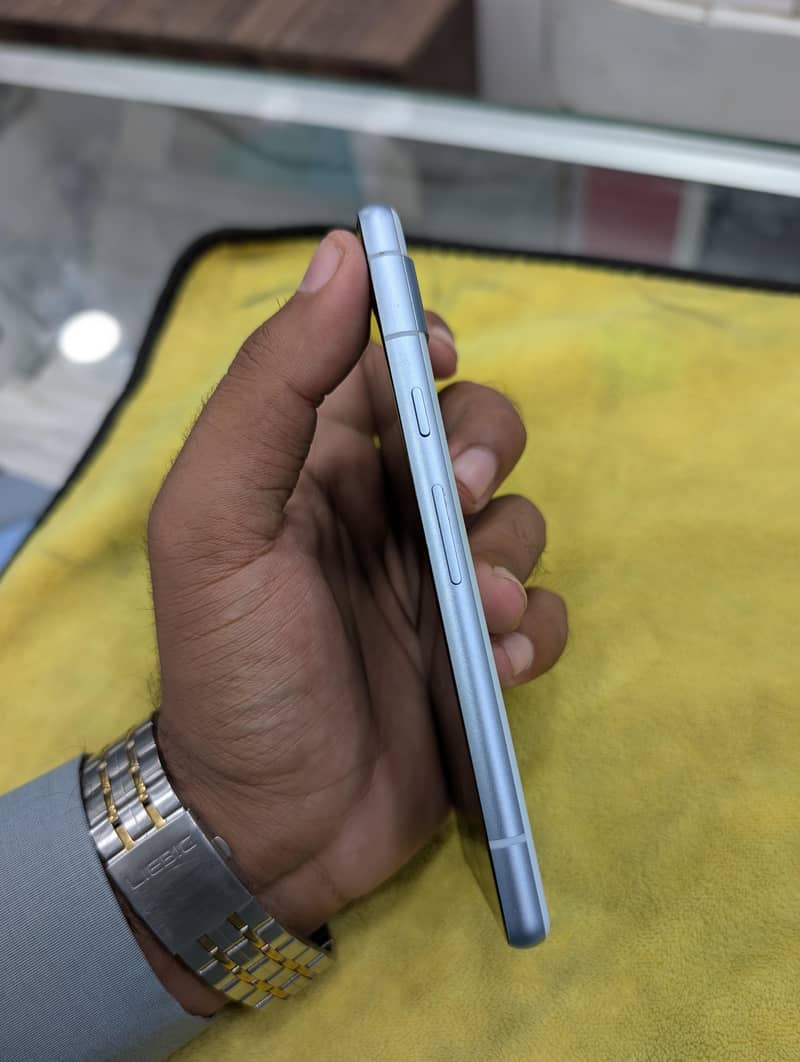 Google Pixel 7a 4