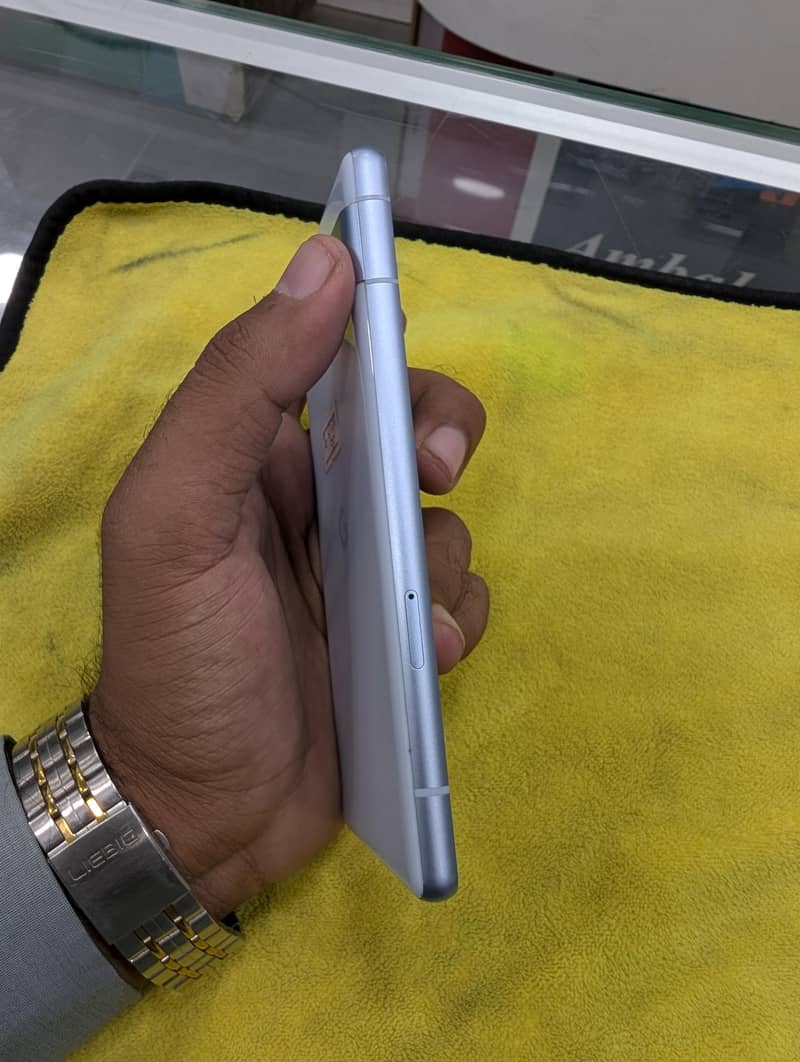 Google Pixel 7a 5