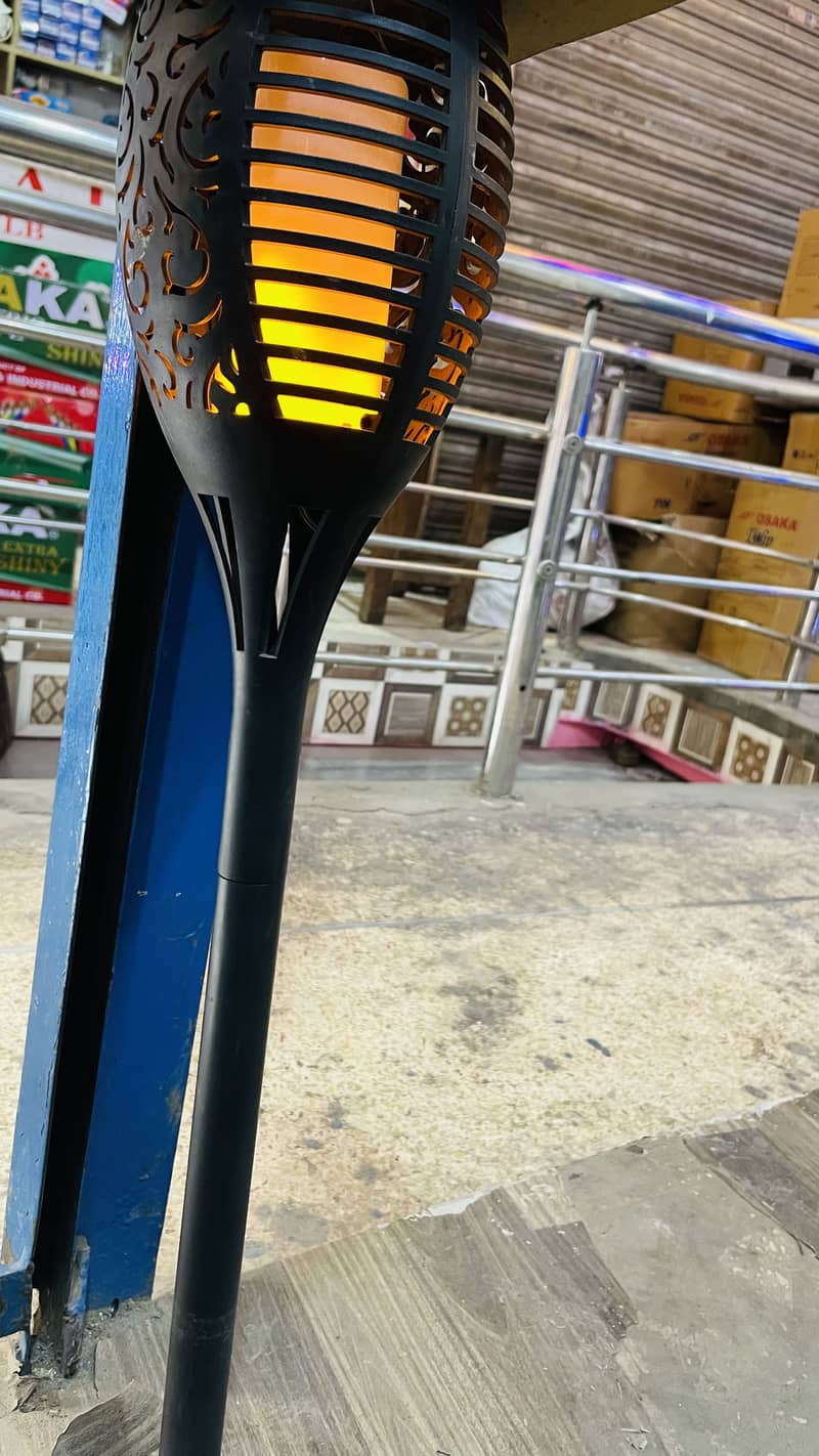 SOLAR GARDEN LIGHT 2
