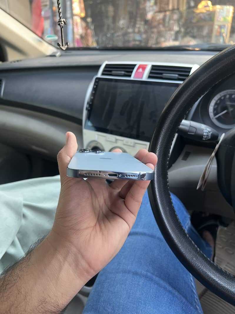 Apple iPhone 13 Pro Max 4