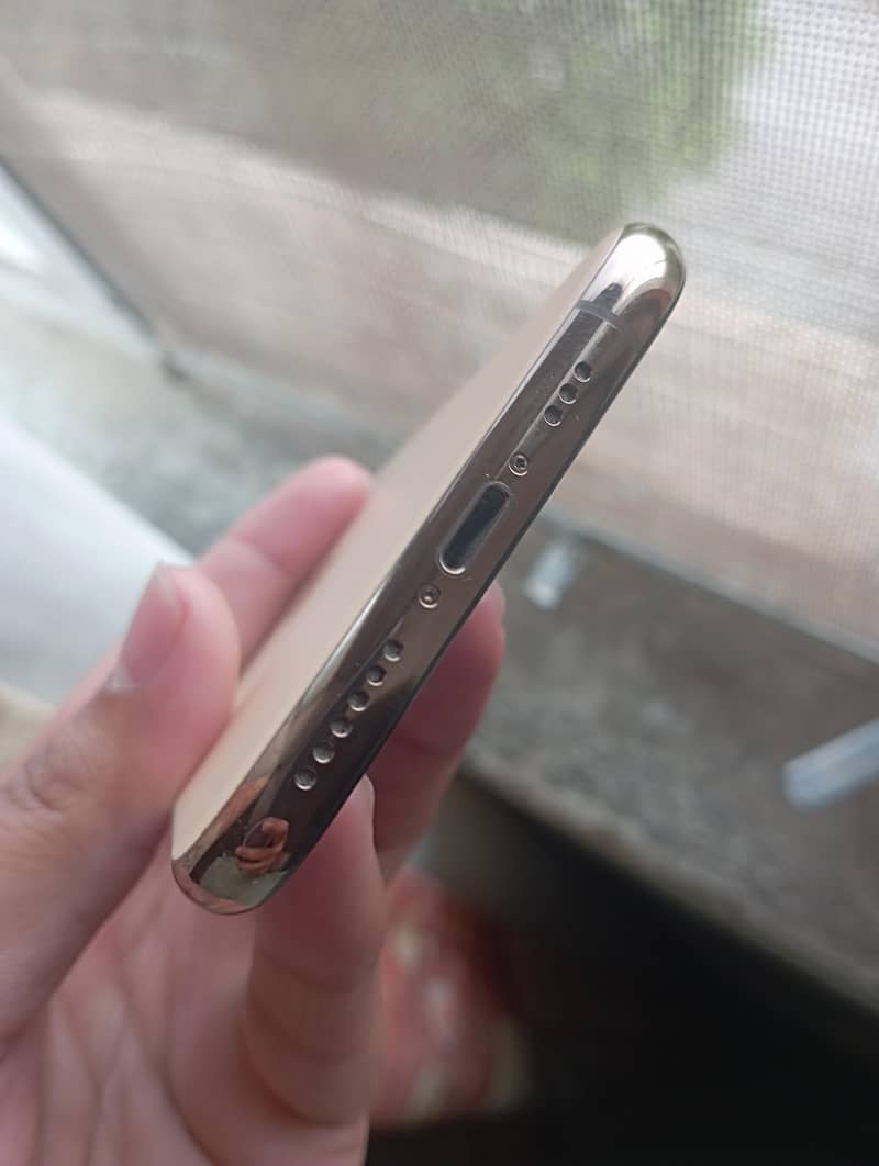 iPhone 11 pro 4