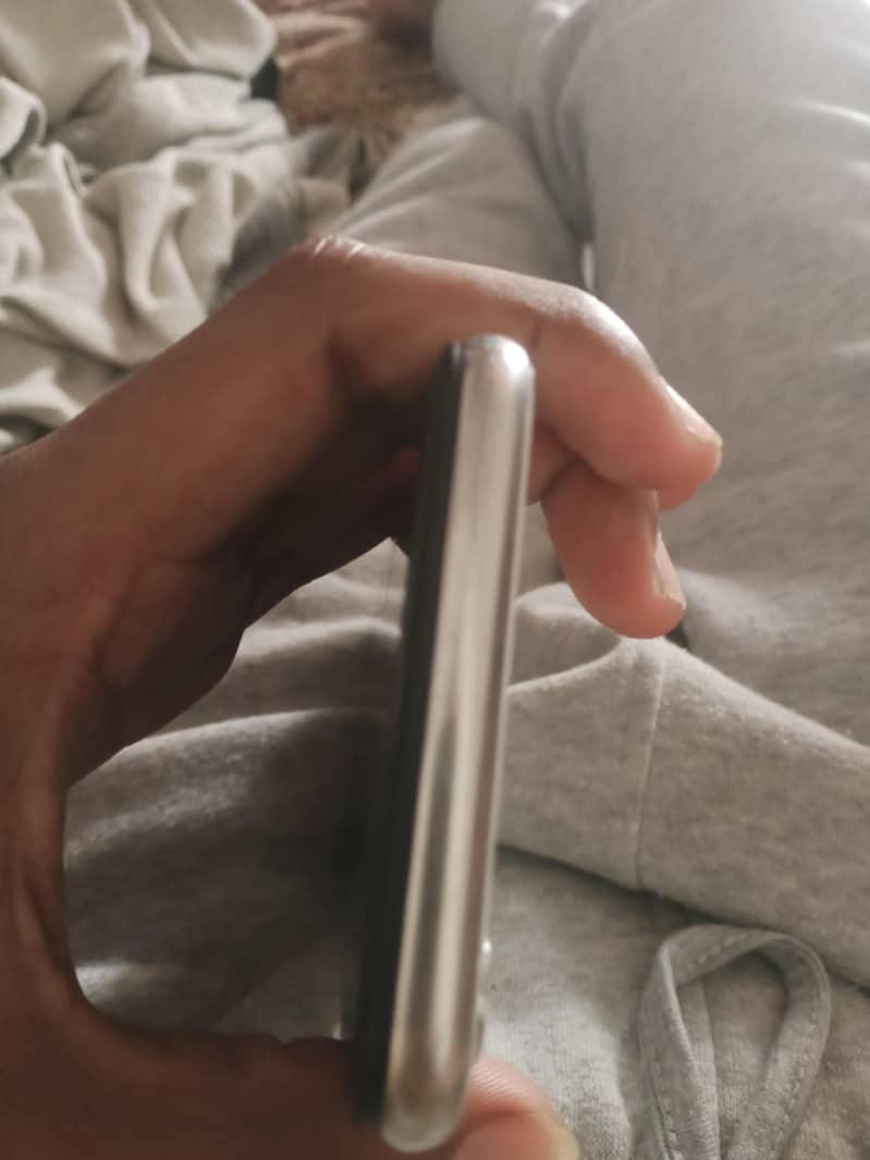 Apple iPhone Xs 1