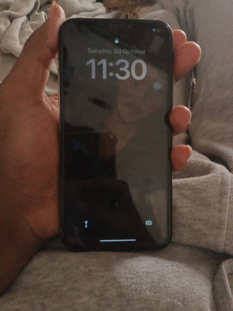 Apple iPhone Xs 4