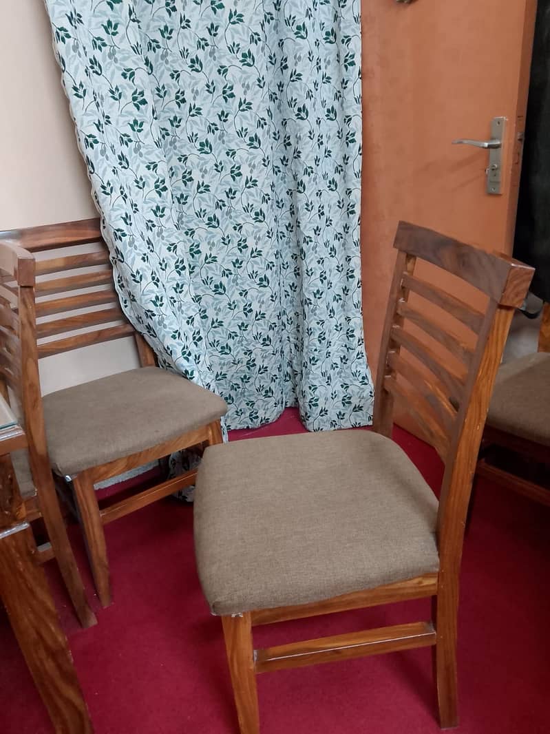 Dinnig Table condition 9/10 0