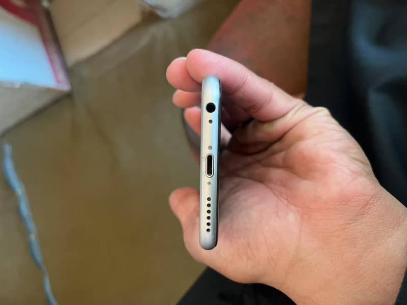 Apple iPhone 6S 5
