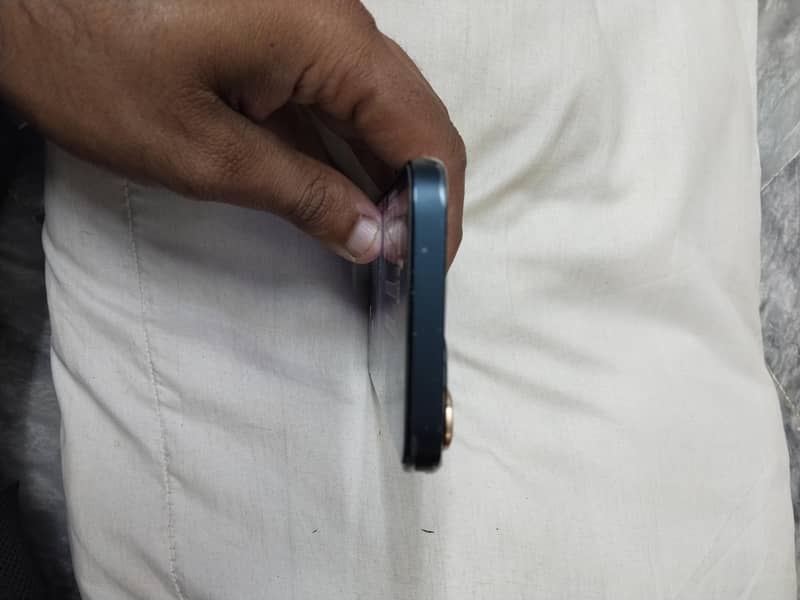 Apple iPhone 13 3
