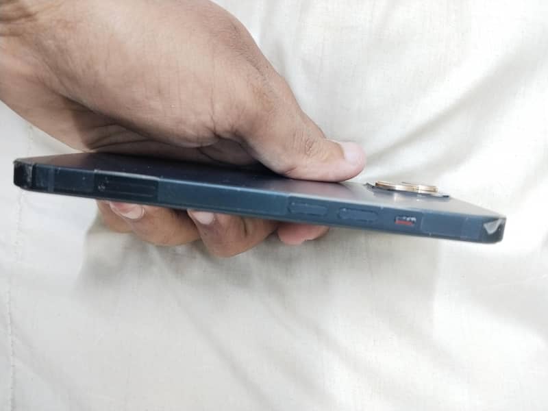 Apple iPhone 13 6