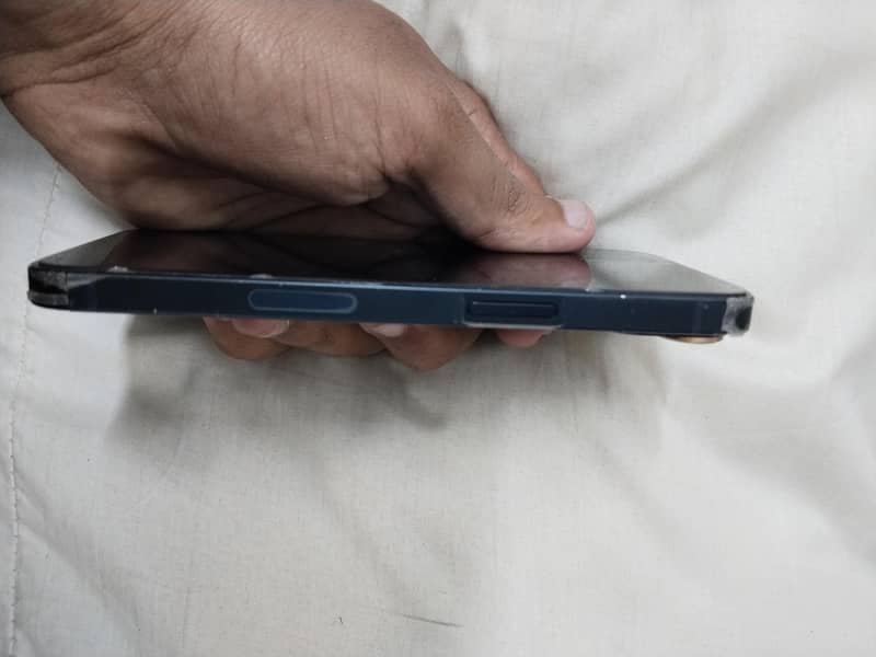 Apple iPhone 13 7
