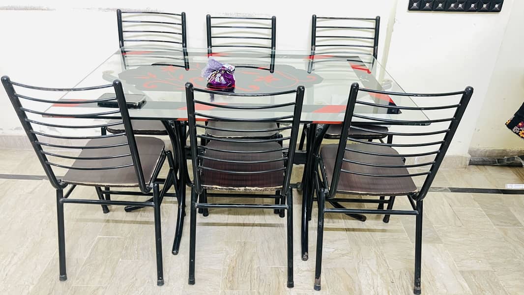 Good condition dining table 0