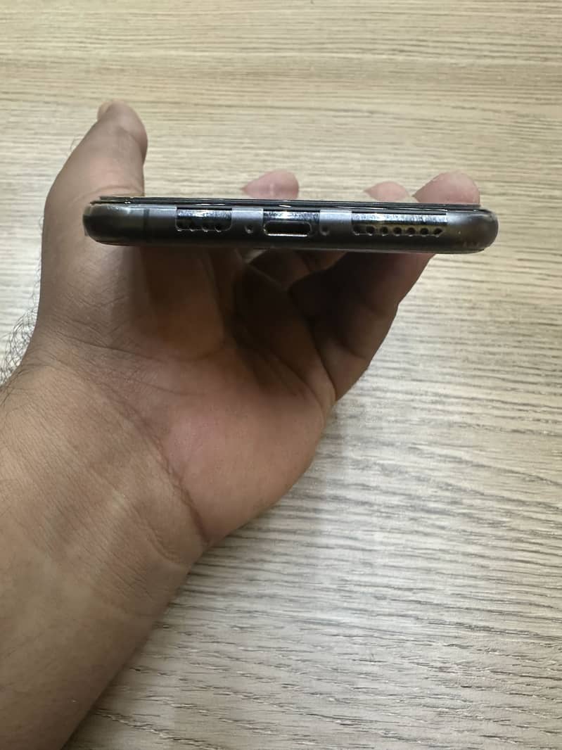Apple iPhone XS Max 1