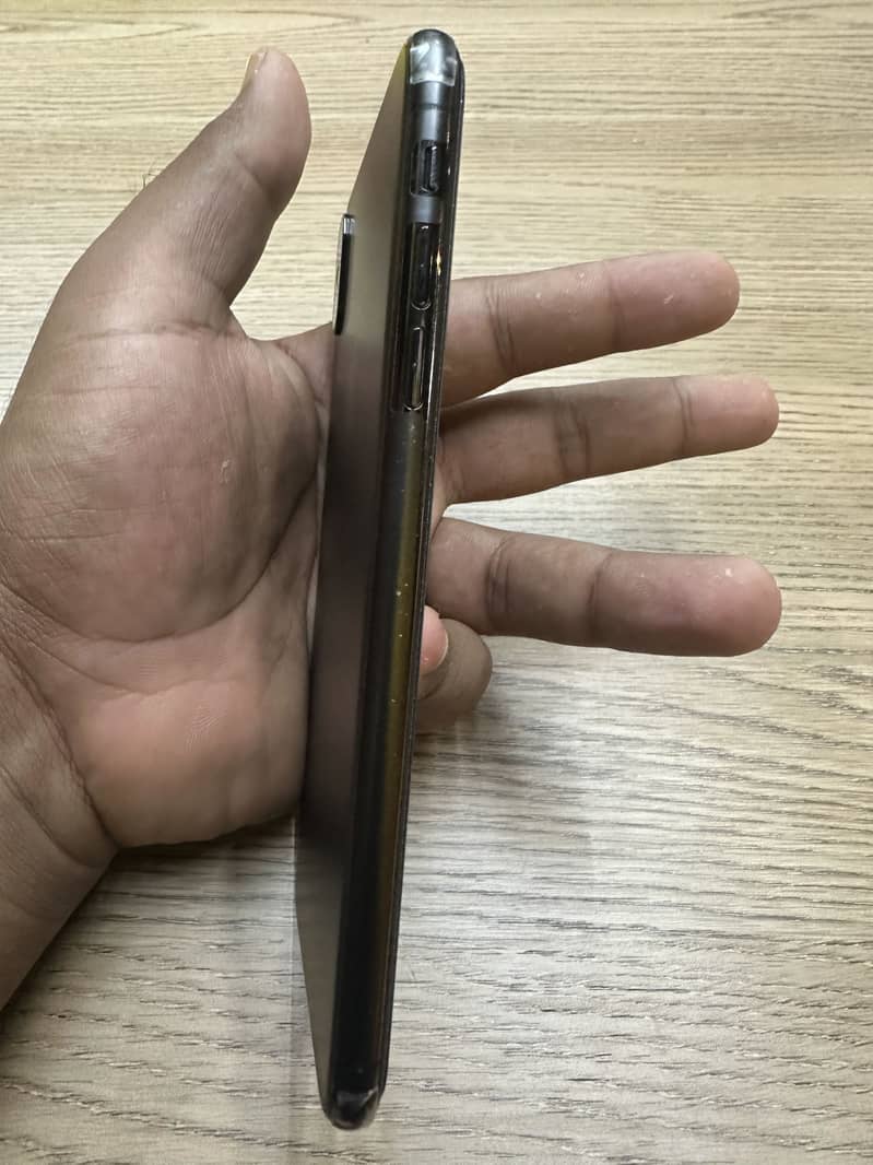 Apple iPhone XS Max 3