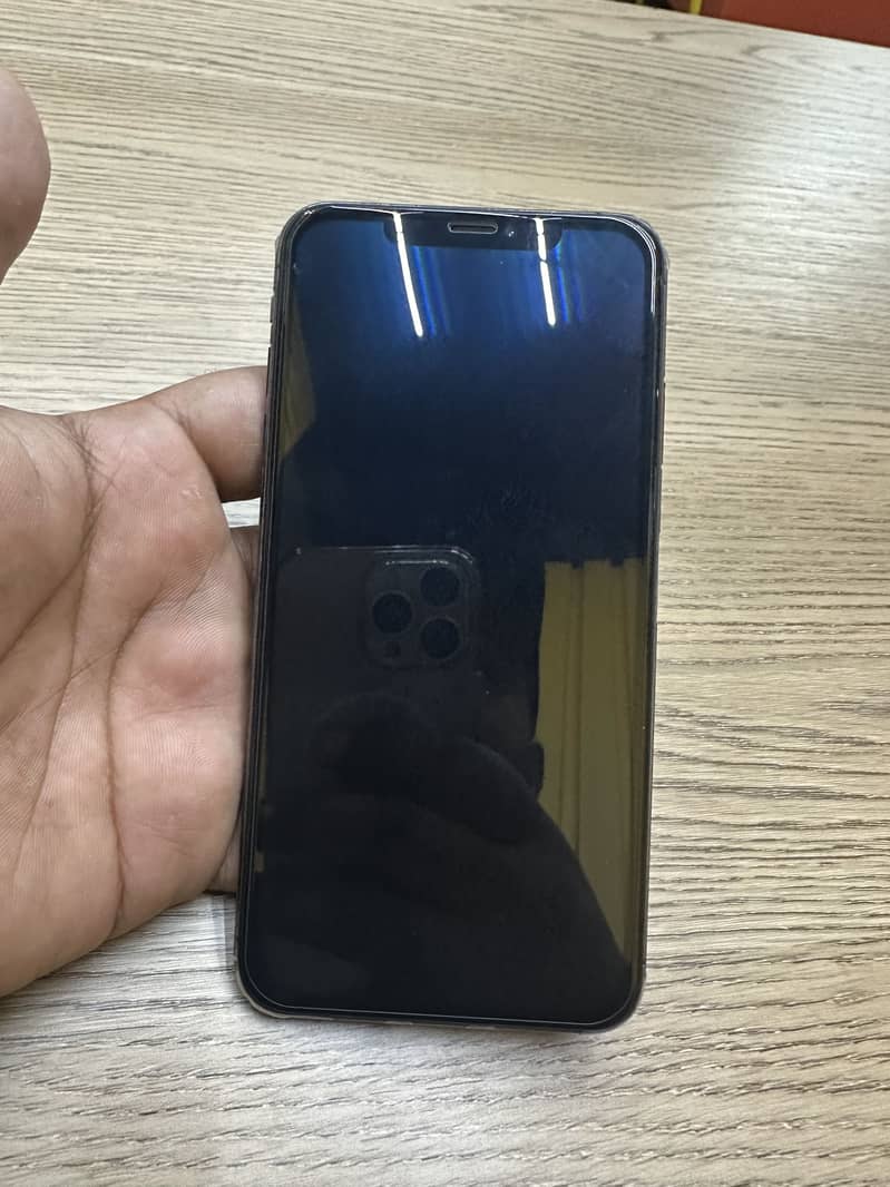 Apple iPhone XS Max 4
