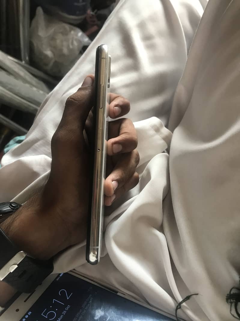 Apple iPhone XS Max 2