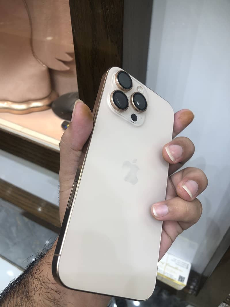 Apple iPhone 16 Pro Max 5