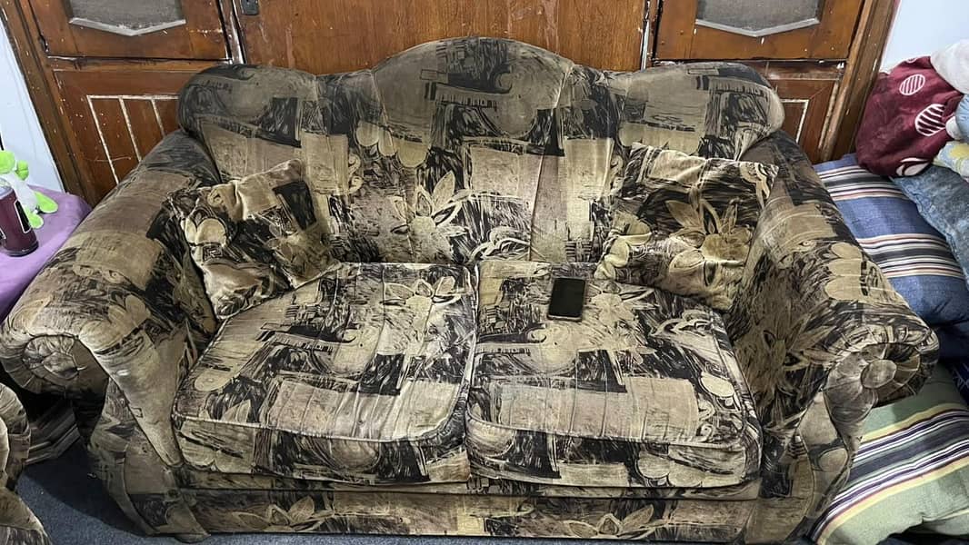 3 seater sofas in used condition . . 4