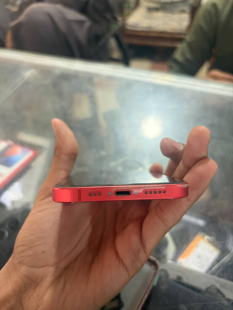 Apple iPhone 12 4