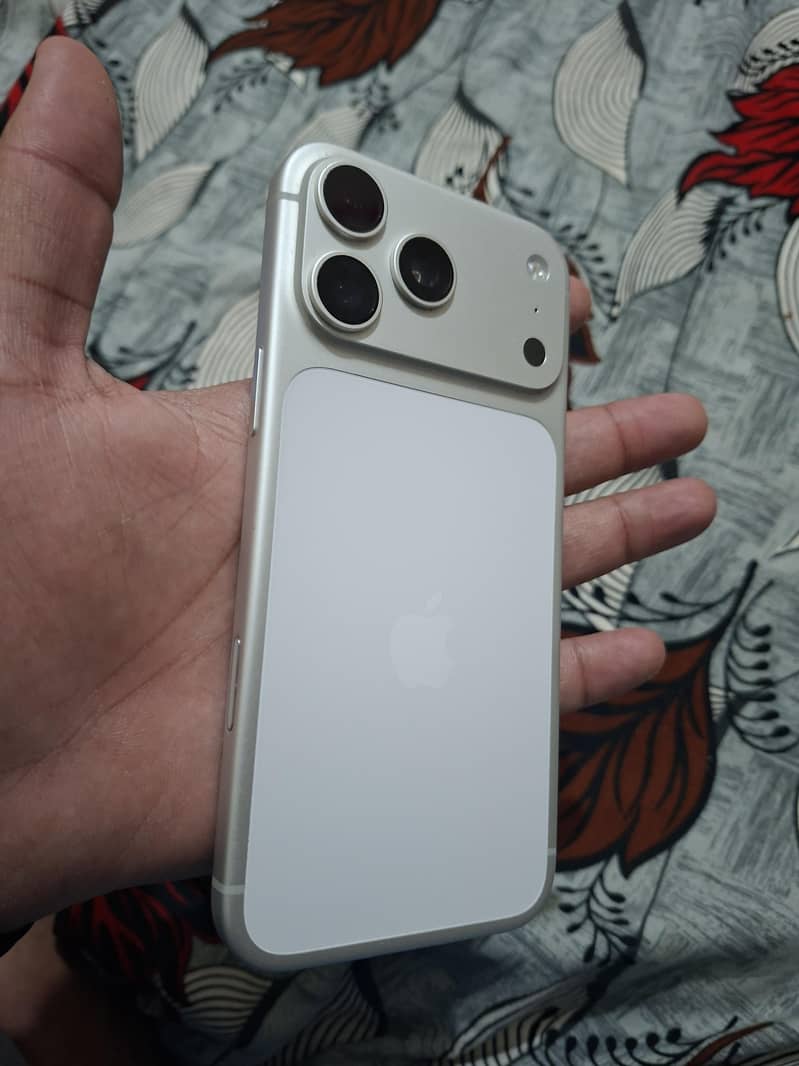 Apple iPhone 17 Pro Max 0