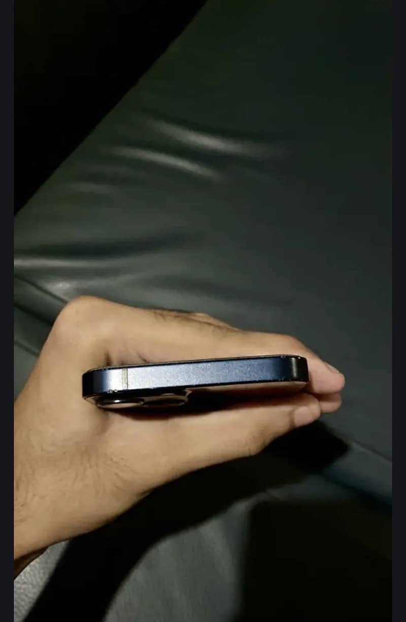 Apple iPhone 13 2