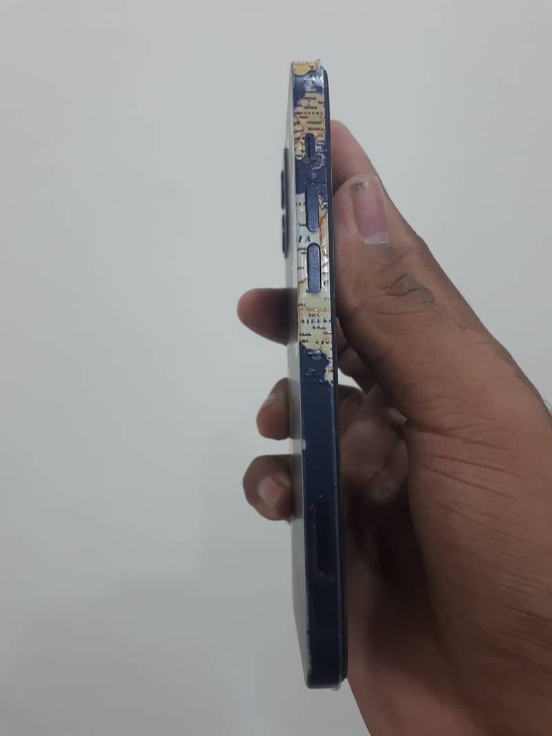 Apple iPhone 12 4